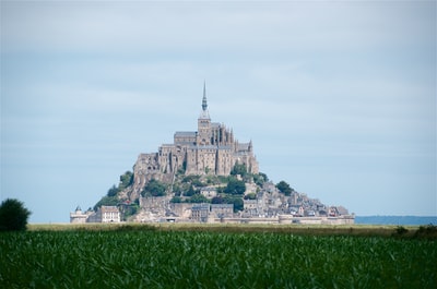 草地城堡